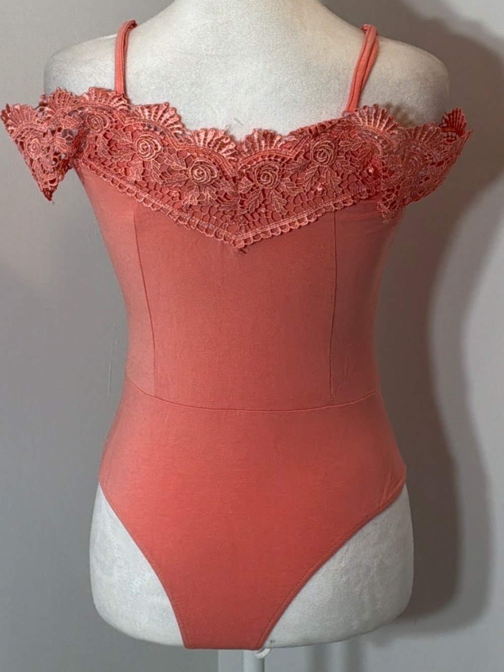 NWT Windsor Coral Crochet Neckline Bodysuit, Size Small